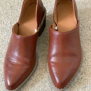 Universal Thread booties size 6.5.